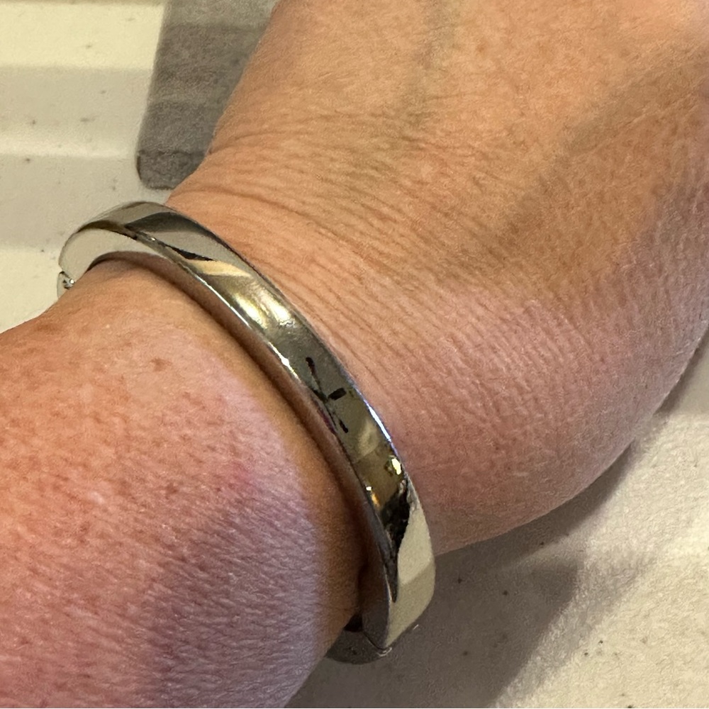 Ovalet Bracelet: lockable - multifunctional purse holder/ key ring. Silver tone